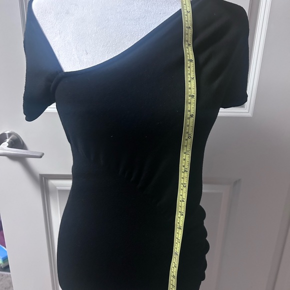 Woman’s small black of the shoulder top - Picture 2 of 6